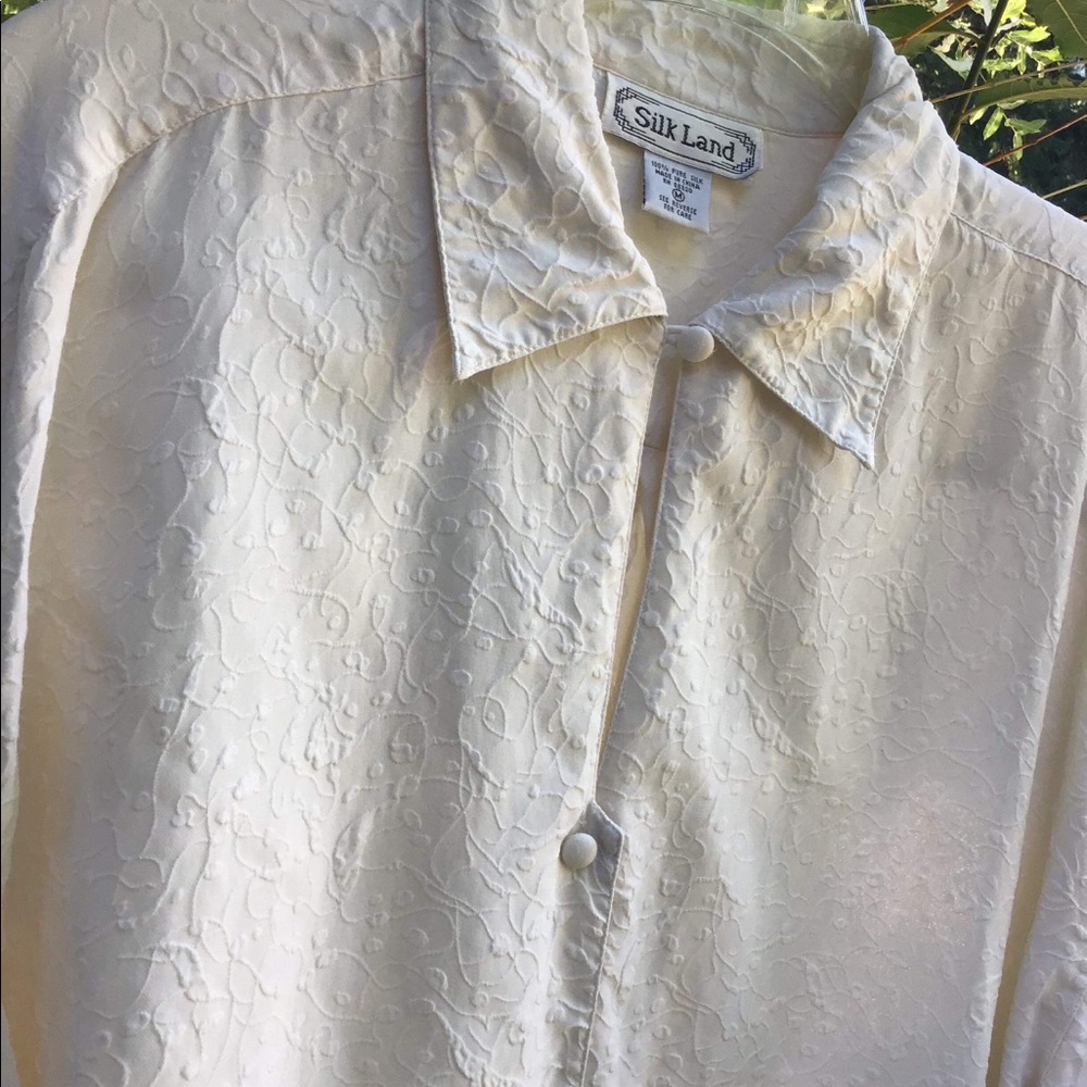 SilkLand Embossed button up - Picture 3 of 3
